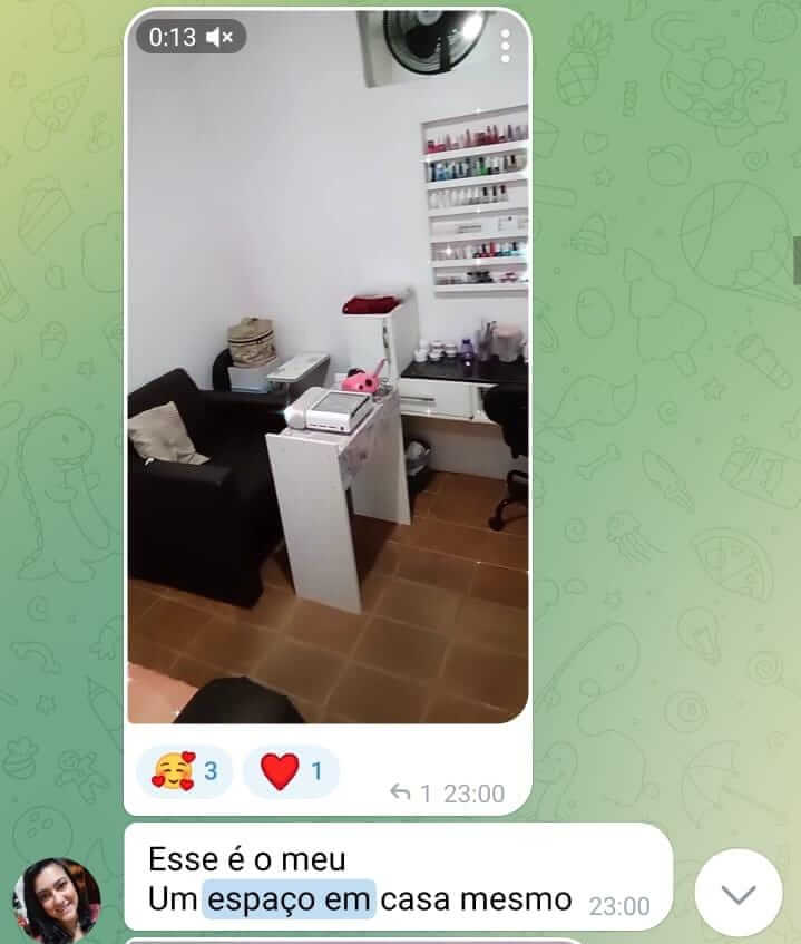 Espaço de trabalho de aluna do Nail Academy