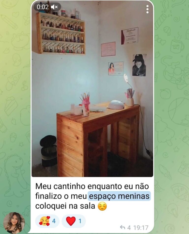 Espaço de trabalho de aluna do Nail Academy