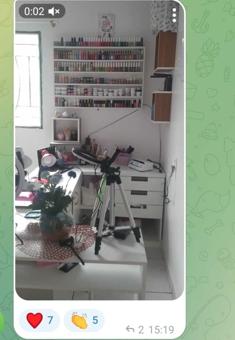 Espaço de trabalho de aluna do Nail Academy