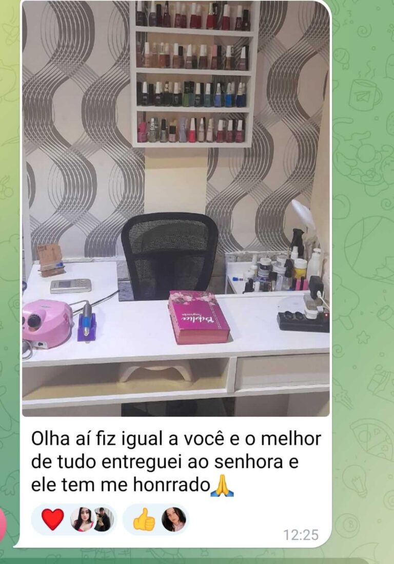 Espaço de trabalho de aluna do Nail Academy
