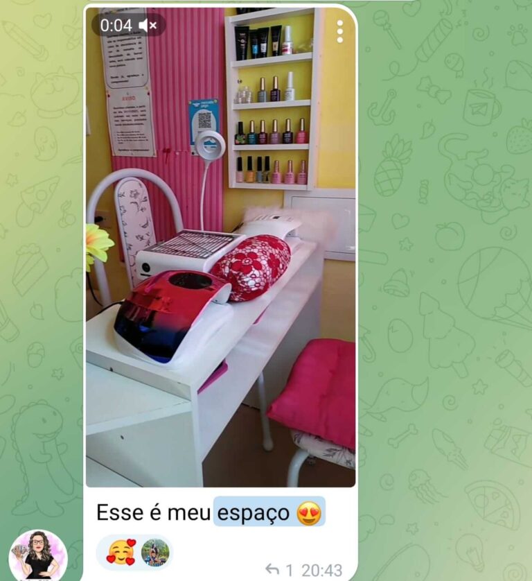 Espaço de trabalho de aluna do Nail Academy